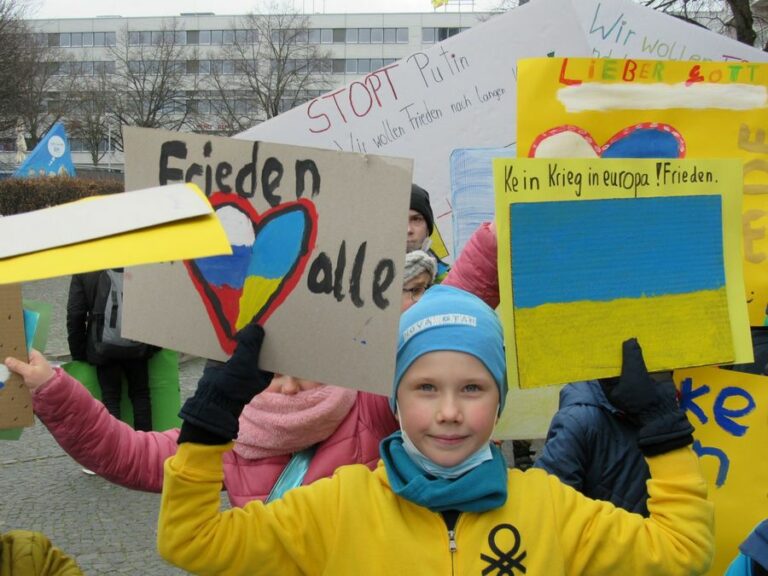 Evangelische Grundschule Frankfurt (Oder) protestiert für Frieden in der Ukraine